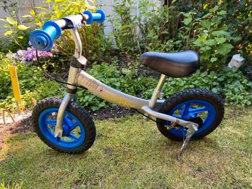 Loopfiets met luchtbandjes.  beschikbaar voor biedingen