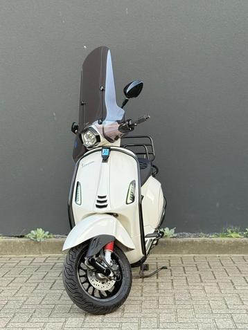 Vespa Sprint iGet BROM 2021 BLACK/WHITE FULL LED beschikbaar voor biedingen