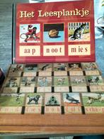 Antieke leesplankje van aap noot met letters.inclus boekje., Antiek en Kunst, Verzenden, Overige thema's