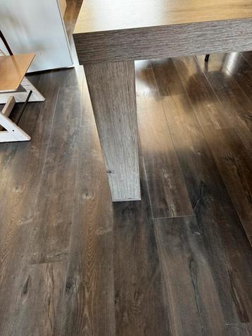 Eettafel beschikbaar voor biedingen