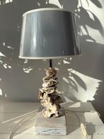 Tafellamp op steigerhout/schelpen, Huis en Inrichting, Lampen | Tafellampen, Ophalen of Verzenden, Zo goed als nieuw, Hout, Minder dan 50 cm