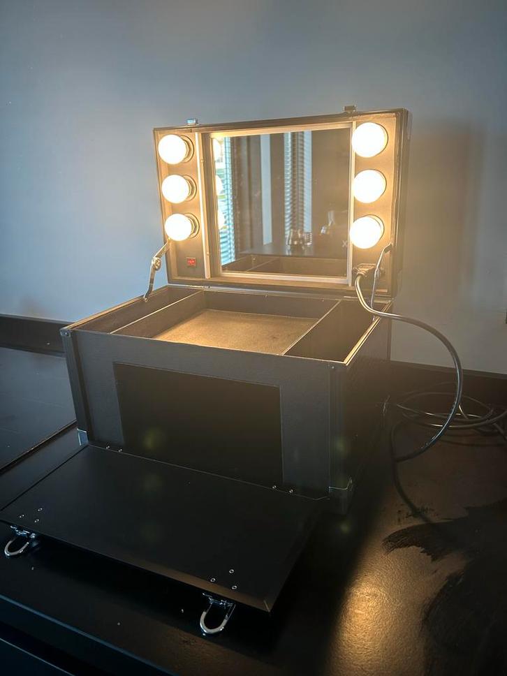 Visagie Koffer met Licht - Perfect voor Make-up!, Sieraden, Tassen en Uiterlijk, Beautycases, Zo goed als nieuw, Hardcase, Zwart