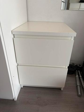 Witte ladekast met 2 lades beschikbaar voor biedingen