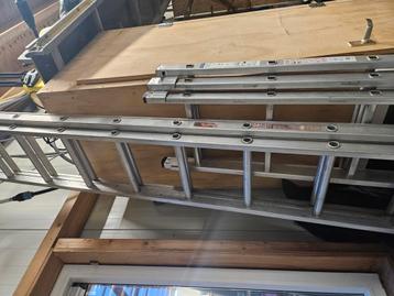 Aluminium 2 delig opsteekladder beschikbaar voor biedingen