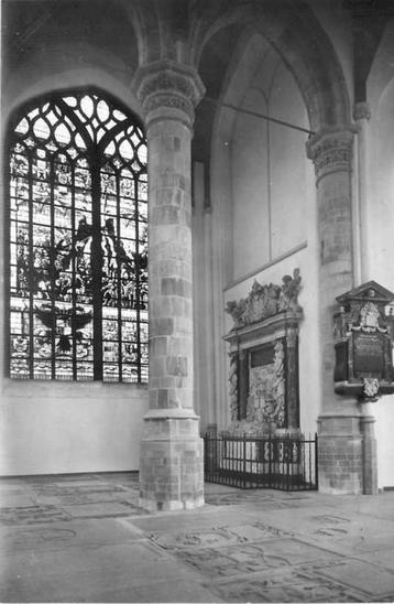 (377-199-005) Delft Oude Kerk beschikbaar voor biedingen