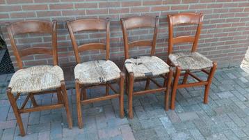 Vintage houten stoelen met biezen (4 stuks) beschikbaar voor biedingen