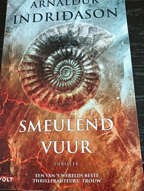 Arnaldur Indridason - Smeulend vuur, Boeken, Thrillers, Zo goed als nieuw, Nederland, Ophalen of Verzenden