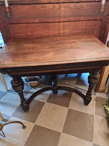 Antieke Mechelse sidetable beschikbaar voor biedingen