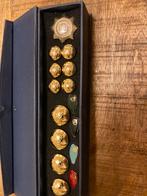 Militaire Knopen & Spelden in Doos, Verzamelen, Speldjes, Pins en Buttons, Ophalen of Verzenden, Zo goed als nieuw, Overige onderwerpen