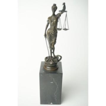 # Brons beeldje vrouwe Justitia, godin van rechtvaardigheid beschikbaar voor biedingen