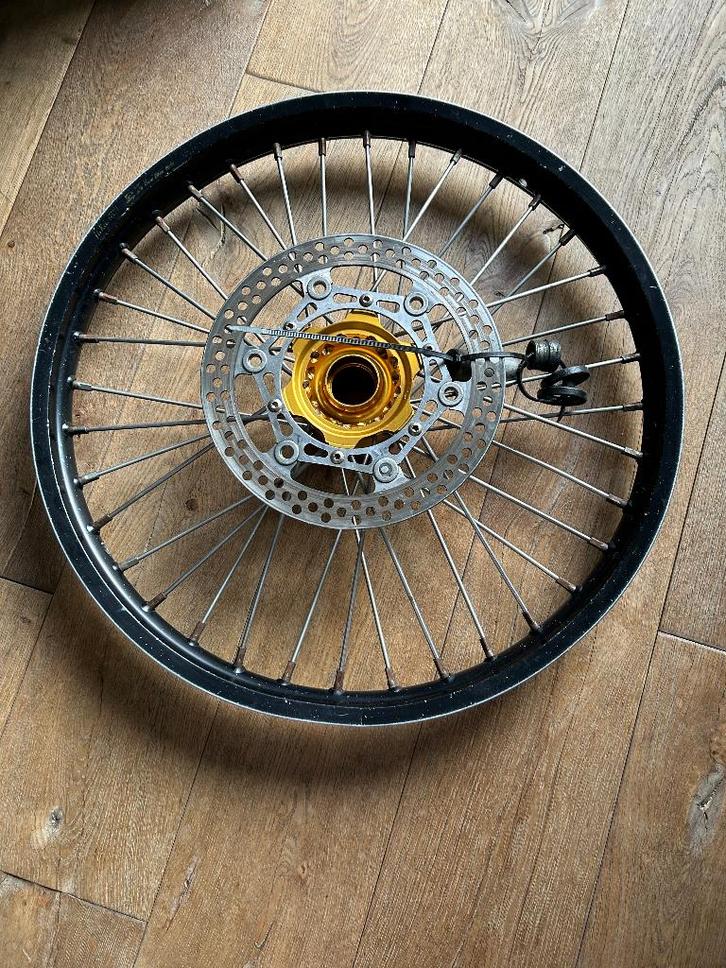 Yamaha Excel zwart voorwiel met gouden Talon naaf 21i x 1.60, Motoren, Tuning en Styling, Ophalen of Verzenden