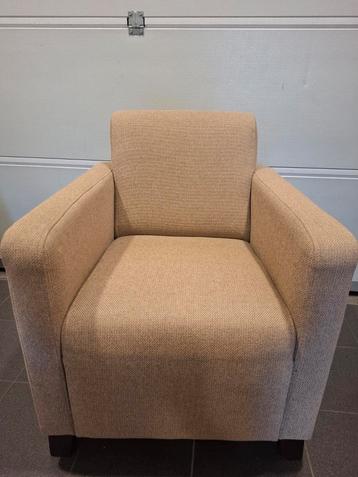 Strakke en compacte fauteuil  beschikbaar voor biedingen