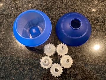 TUPPERWARE HARMONIKAATJE/GARNEERBOL/ SLAGROOMSPUIT BLAUW beschikbaar voor biedingen