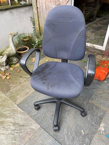 Gebruikte Bureaustoel - Blauw beschikbaar voor biedingen