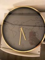 Goudkleurige Klok met Wereldkaart Design 30 cm doorsnee, Ophalen of Verzenden, Zo goed als nieuw, Analoog, Wandklok