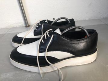 Bottega Veneta two-tone veterschoen Zwart wit leer Mt 39 ZG beschikbaar voor biedingen