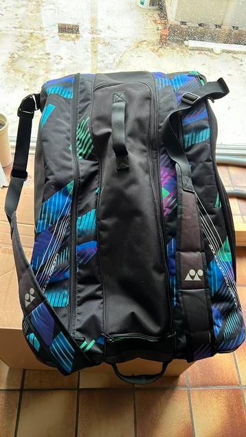 Yonex VCore Pro 12 racket bag beschikbaar voor biedingen