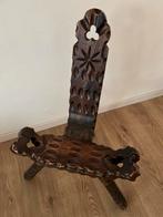 Spaanse stoel kruk brutalist vintage antiek donker hout, Antiek en Kunst, Antiek | Meubels | Stoelen en Banken, Ophalen of Verzenden