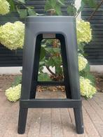 2 antraciete krukjes 65 cm hoog (stevig), Huis en Inrichting, Krukjes, Ophalen, Zo goed als nieuw, Hout