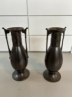 Twee metalen vazen - 36cm hoog, Antiek en Kunst, Ophalen