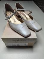 Bruidsschoenen Nina Farucci maat 6 1/2 (39,5), Kleding | Dames, Schoenen, Pumps, Beige, Ophalen of Verzenden, Zo goed als nieuw