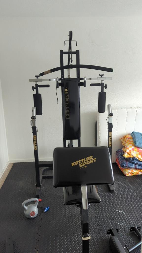 Krachtstation Kettler fitnessbank met hoge lat pulley, Sport en Fitness, Fitnessmaterialen, Gebruikt, Overige typen, Armen, Rug
