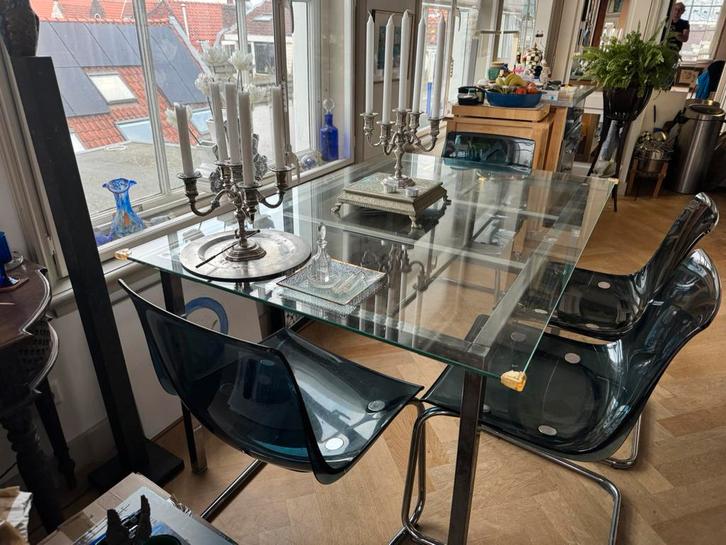 IKEA eettafel met vergroot glazen blad en 6 stoelen, Huis en Inrichting, Complete inboedels, Ophalen of Verzenden