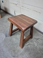 Vintage brutalist massief houten krukje, Antiek en Kunst, Antiek | Meubels | Stoelen en Banken, Ophalen of Verzenden