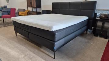 Karlsson boxspring 180x200 met topmatras pas 1 jaar oud!!! beschikbaar voor biedingen