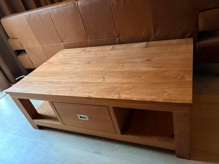 Teak houten salon tafel met grote lade.  Salontafel, Huis en Inrichting, Tafels | Salontafels, Zo goed als nieuw, Minder dan 50 cm