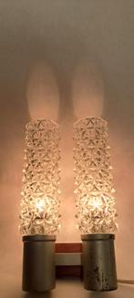 Vintage jaren 70 wandlamp met twee glazen kapjes, hout, Ophalen of Verzenden, Zo goed als nieuw, Glas, Retro,vintage,jaren 70, klassiek,space age
