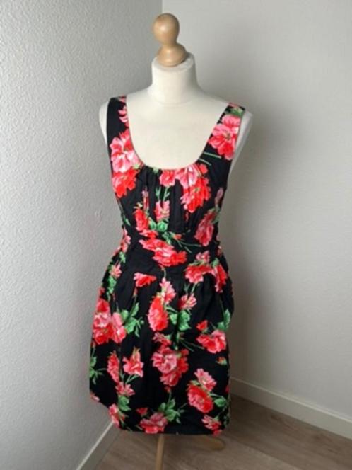Voodoo Vixen maat L retro rozen jurk zomer, Kleding | Dames, Jurken, Zo goed als nieuw, Maat 42/44 (L), Zwart, Onder de knie, Ophalen of Verzenden