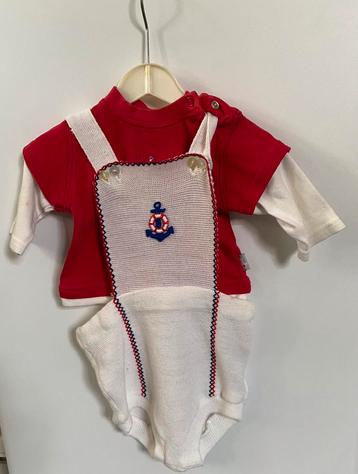 Brocante baby kleertjes👶🏻wildebas of renorn beschikbaar voor biedingen