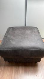 Mooie grijze hocker, Ophalen, Vierkant, Zo goed als nieuw, Stof