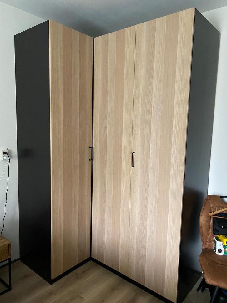 ZEER MOOIE IKEA PAX HOEKKAST (H. 238x D. 60 cm.)ZWARTBRUIN, Huis en Inrichting, Kasten | Kledingkasten, Zo goed als nieuw, 200 cm of meer