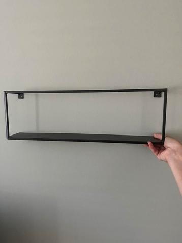 Zwart metalen hip schapje voor aan muur beschikbaar voor biedingen