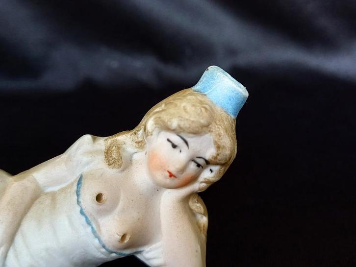 Beeldje, flesje "naughty" bathing beauty, Germany, Antiek en Kunst, Antiek | Porselein, Ophalen of Verzenden