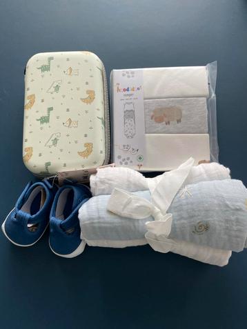 Baby kleding set + verzorgingset beschikbaar voor biedingen
