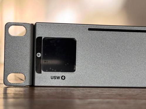 Ubiquiti UniFi USW 16 ports Poe, Computers en Software, Netwerk switches, Zo goed als nieuw, Verzenden