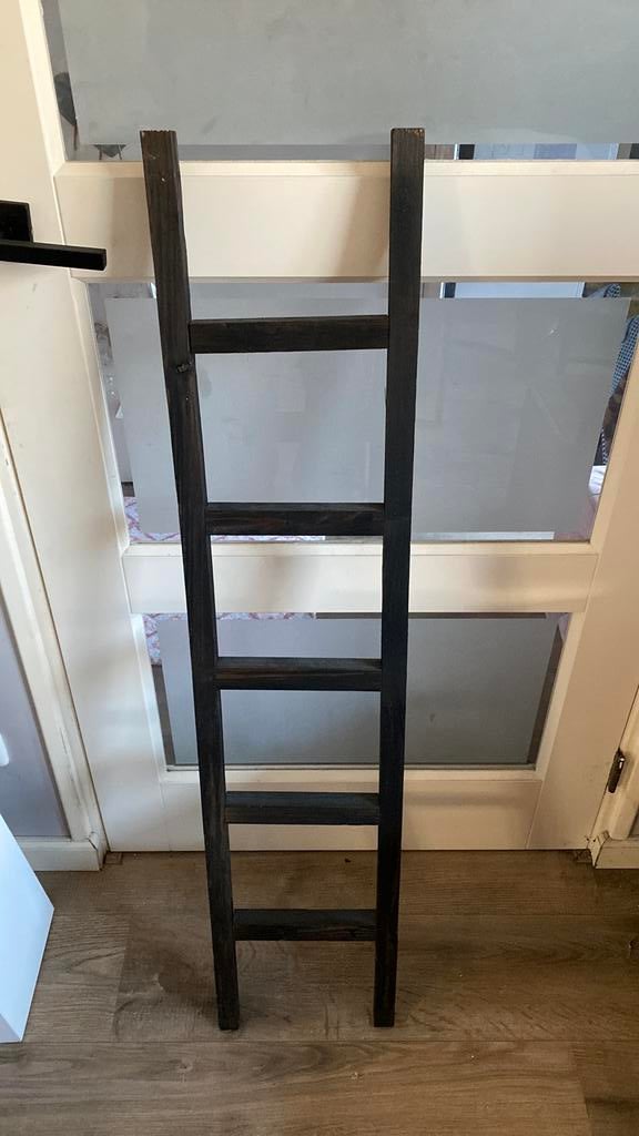 Decoratieve ladder van hout, Doe-het-zelf en Verbouw, Ladders en Trappen, Ophalen, Zo goed als nieuw, Minder dan 2 meter