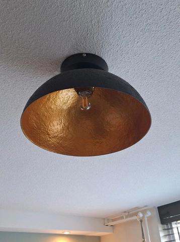 Mooie zwart met gouden plafondlamp incl de lamp zelf. beschikbaar voor biedingen