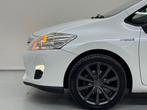 Toyota Auris 1.8 Full Hybrid Limited Nieuwe Apk Sport Velgen, Auto's, Euro 5, Zwart, Wit, Origineel Nederlands