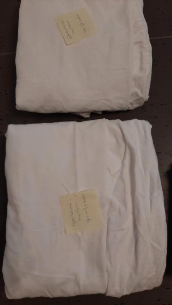 Twee molton hoeslakens 90x200 cm - 1 persoons, Huis en Inrichting, Slaapkamer | Beddengoed, Zo goed als nieuw, Hoeslaken of Sloop