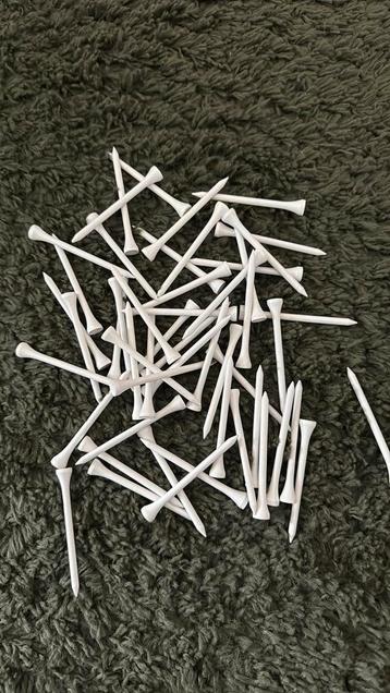 Doos vol Golf tees 8cm (paar 1000 in een volle doos) beschikbaar voor biedingen
