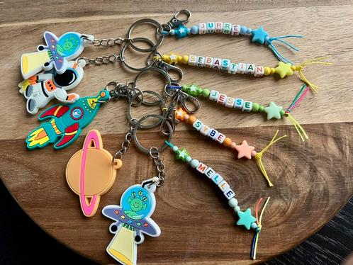 Sleutelhangers ruimtevaart met naam LEUK TRAKTEREN, Hobby en Vrije tijd, Feestartikelen, Nieuw, Feestartikel, Verjaardag, Ophalen of Verzenden