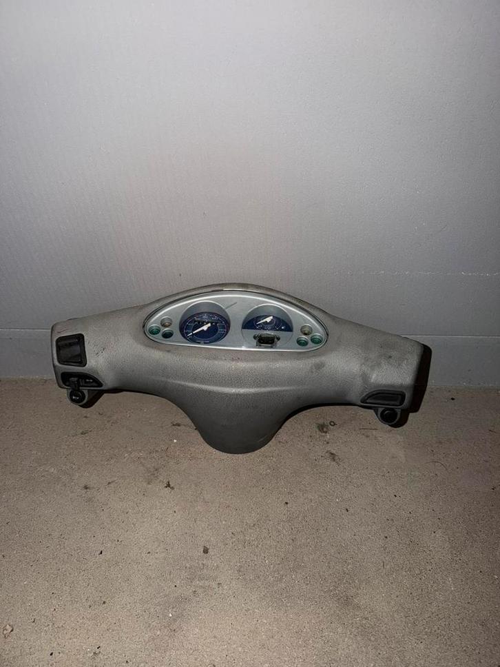 Piaggio motor teller + binnne stuur kap, Fietsen en Brommers, Brommeronderdelen | Scooters, Piaggio, Overige typen, Ophalen of Verzenden