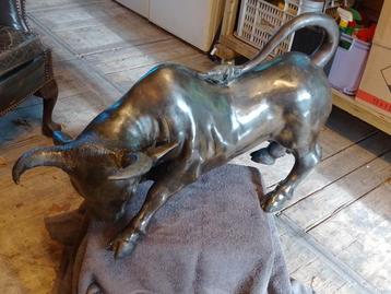 Bronzen tuinornament stier beschikbaar voor biedingen