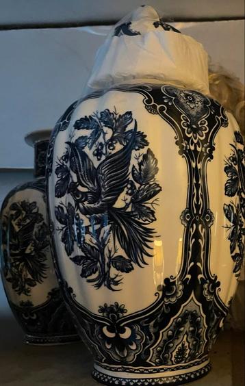 Delfts Blauwe Vazen met Vogelmotief beschikbaar voor biedingen