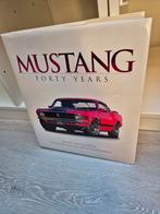 Mustang - Forty Years 40jaar jubileumboek, Verzamelen, Ophalen of Verzenden, Zo goed als nieuw, Motoren