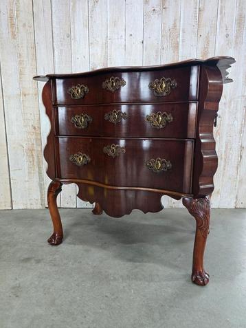 Kleine Rococo commode, Christie’s 1999 beschikbaar voor biedingen